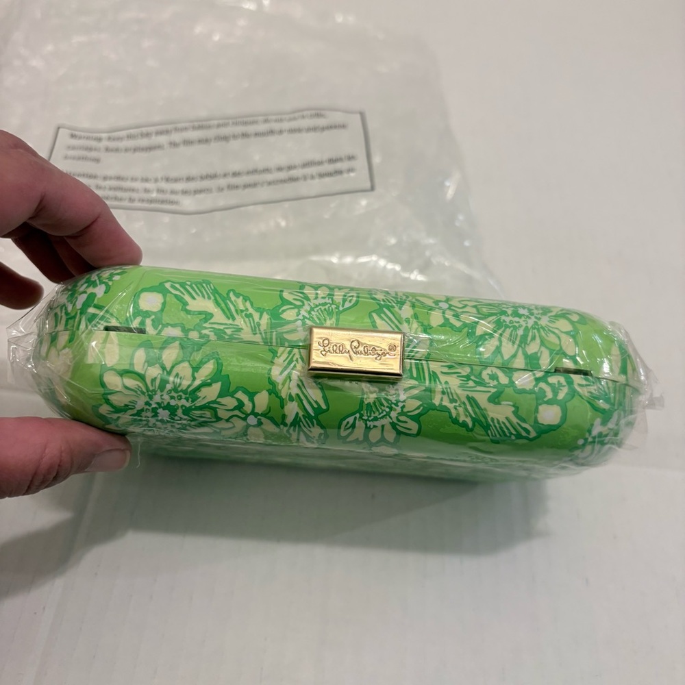 Lilly Pulitzer Lime Green Floral clutch - Picture 4 of 5